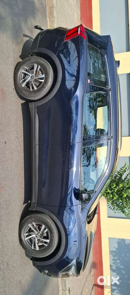 Mahindra Xuv700 2.2 Ax 5 Diesel At Str, 2024, Diesel