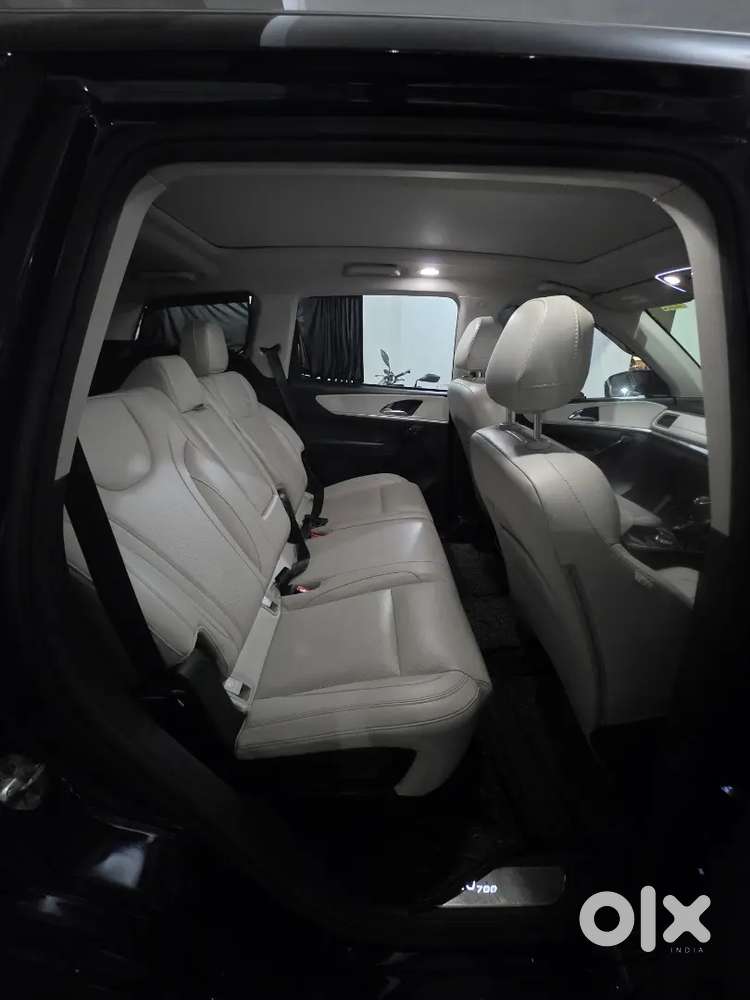 Xuv700-ax7-l-m Like New, 3yrs Mahindra Warranty,doctors Car,26k Kms