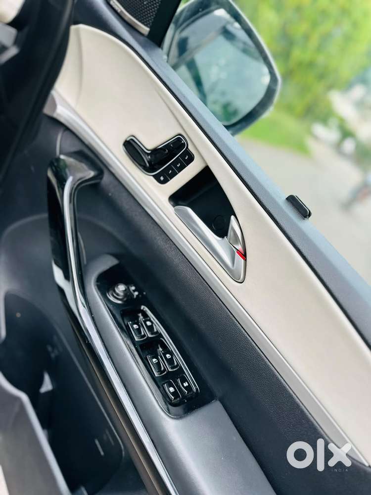 Mahindra Xuv700 2.2 Ax 7 Diesel Mt Luxury Pack Str, 2022