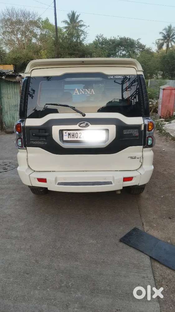 Mahindra Scorpio S10