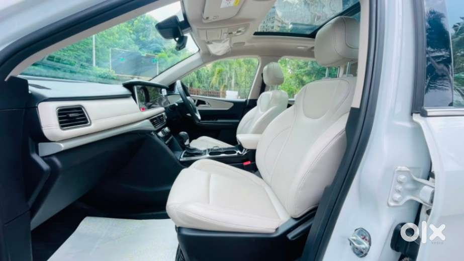Mahindra Xuv700 Ax7l 6 Str At, 2024, Petrol