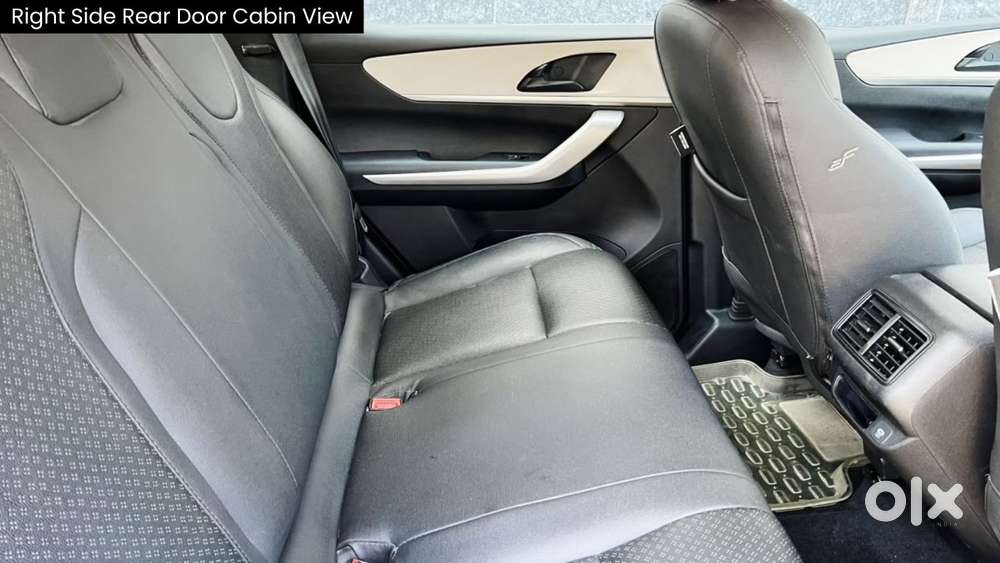 Mahindra Xuv700 Ax 3 Petrol Mt 5 Str (e), 2022, Petrol