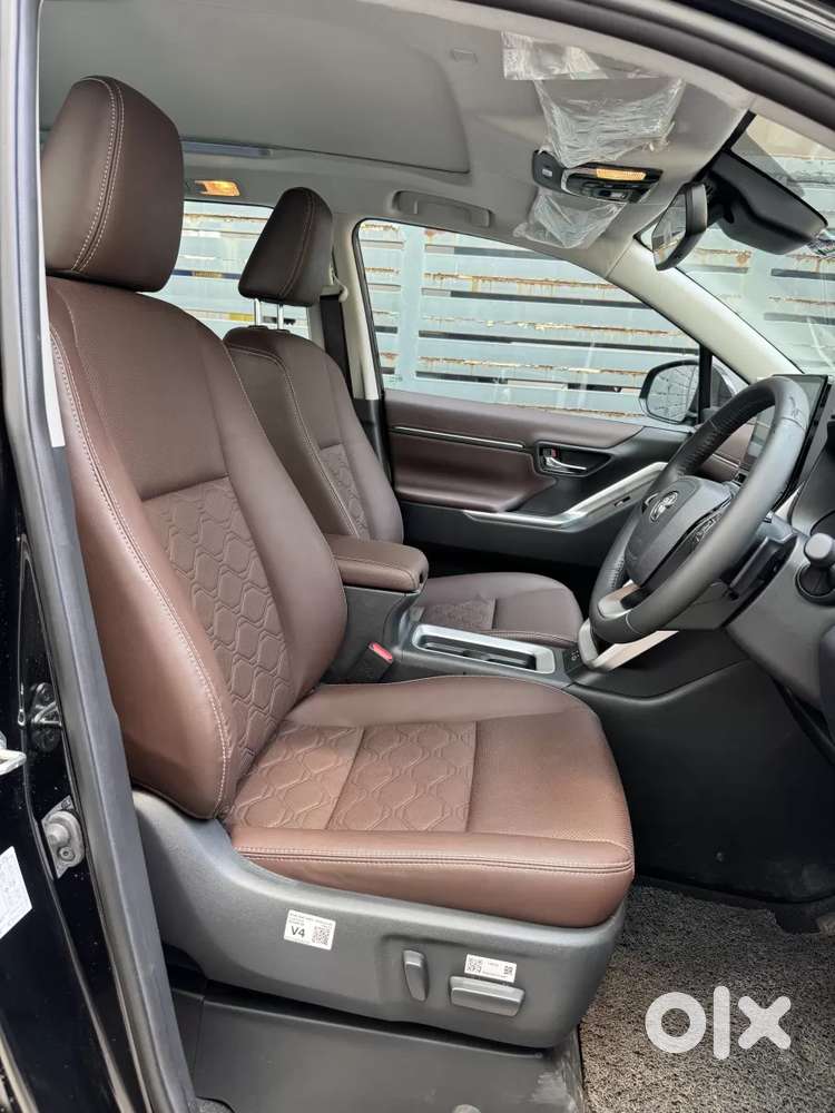 Toyota Innova Hycross 2.0 Zx (o) Hybrid 7 Str, 2025, Petrol
