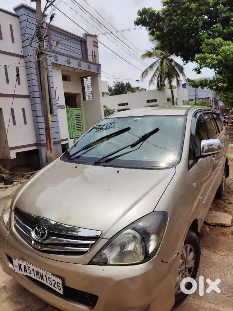 Toyota Innova 2011