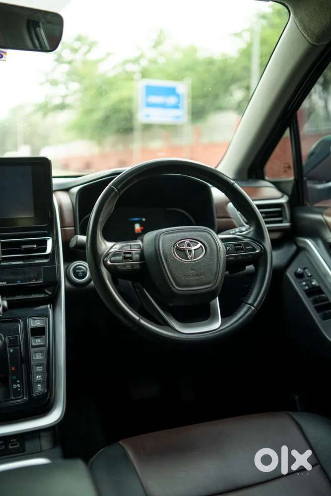 Toyota Innova Hycross 2.0 Vx Hybrid 7 Str, 2024, Petrol