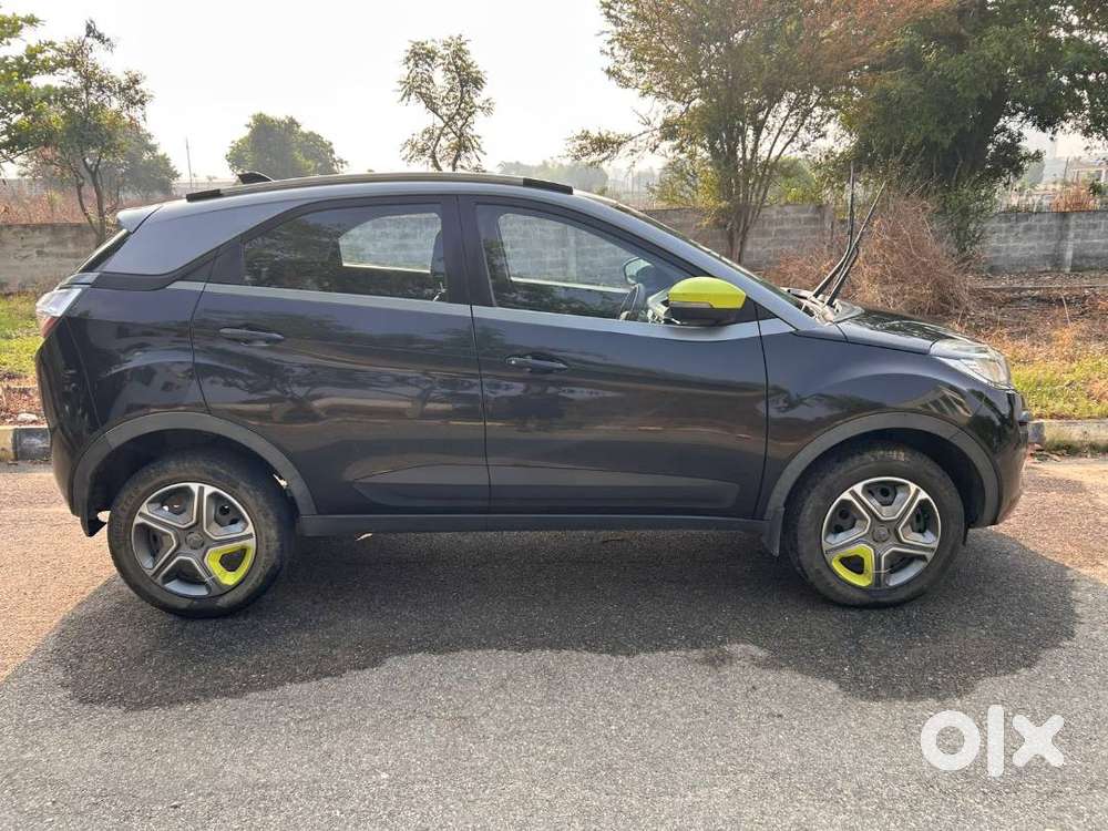 Tata Nexon (dual Tone Black) 2018 Diesel Good Condition