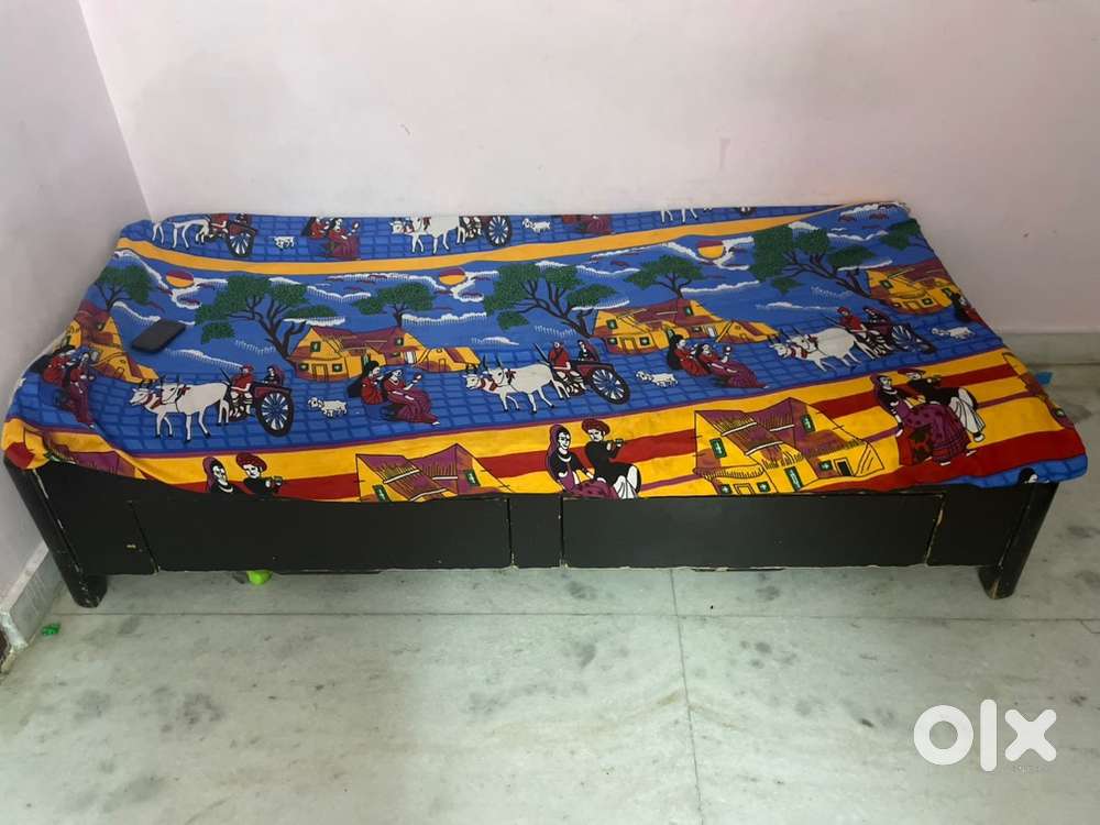 Diwan cot with bed
