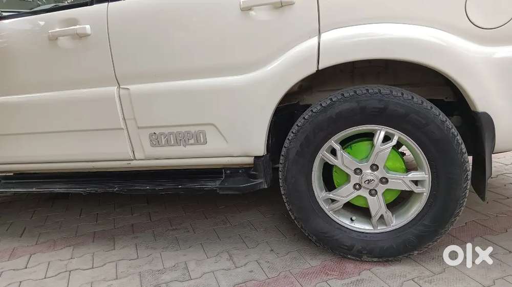 Mahindra Scorpio S10 2016