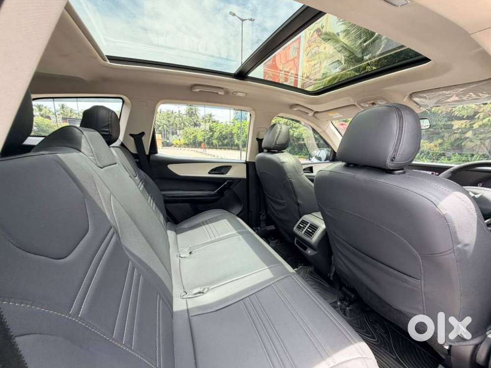 Mahindra Xuv700 2.0 Ax 5 Petrol At Str, 2022, Petrol