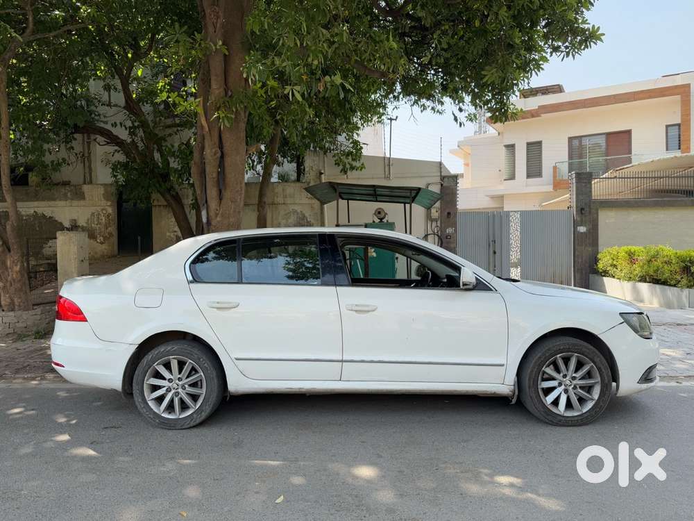 Skoda Superb Diesel 2015 With Company Service Record