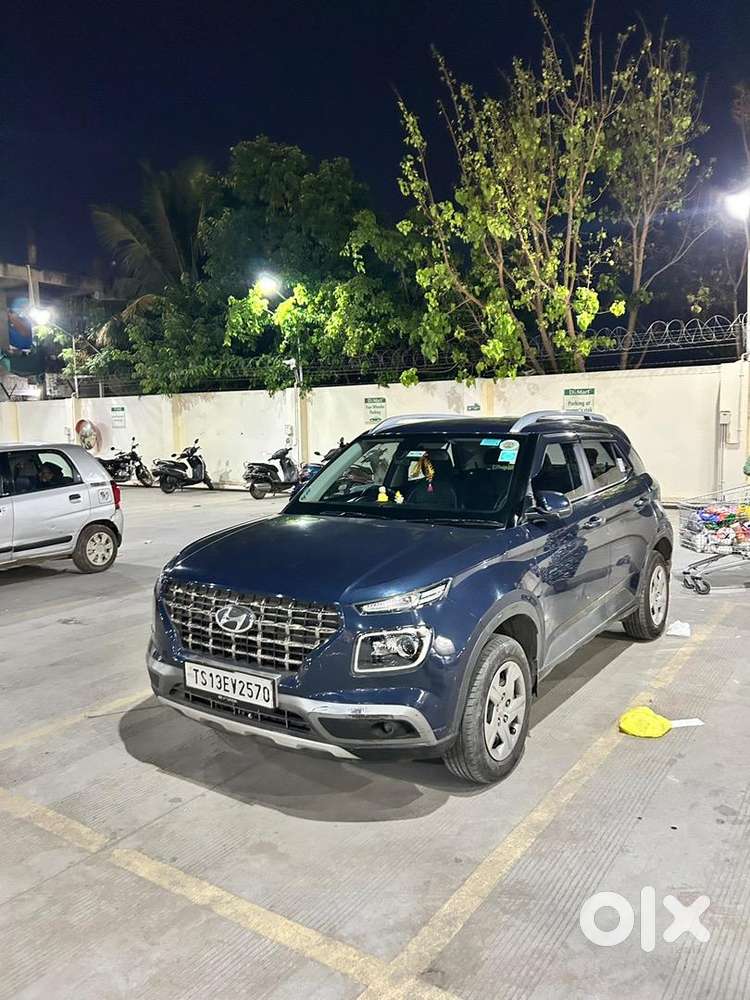 Hyundai Venue 2021/oct Petrol Well Maintained Show Room Condition