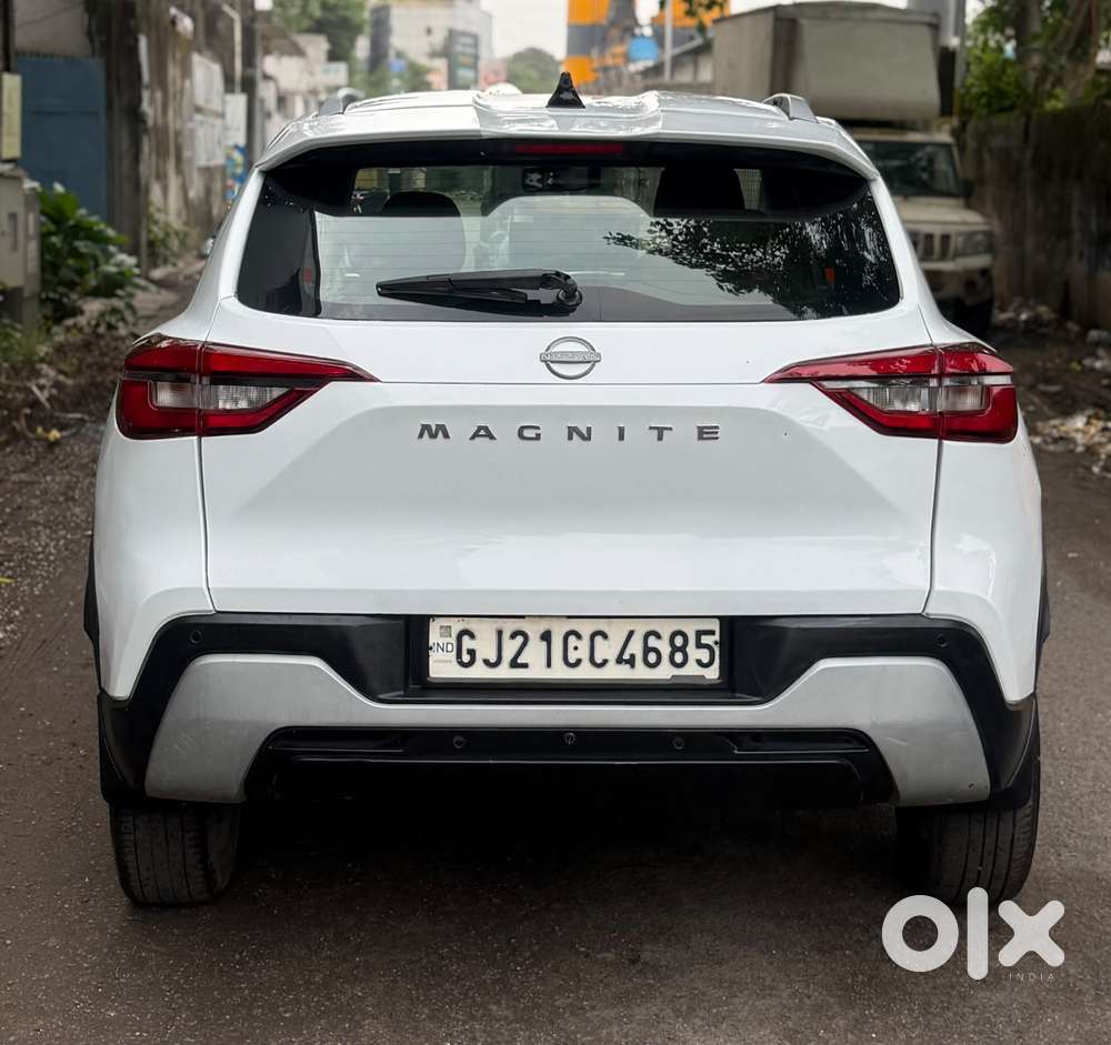 Nissan Magnite 1.0 Xv Premium, 2022, Petrol