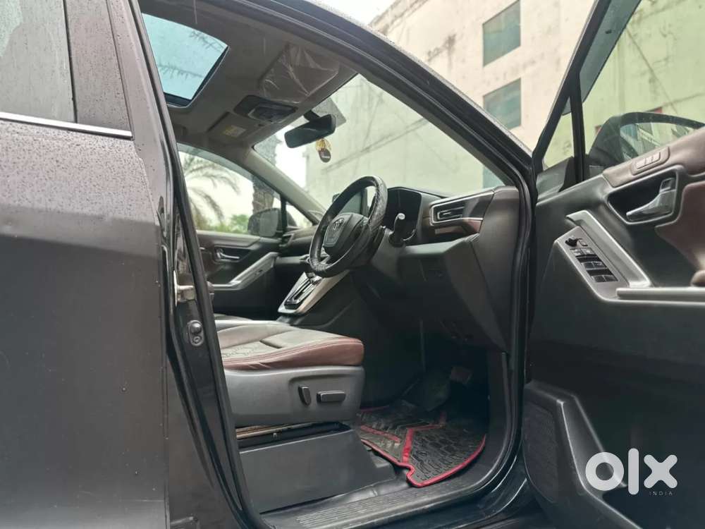 Toyota Innova Hycross 2.0 Zx Hybrid 7 Str, 2023, Petrol