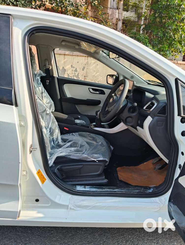 Tata Altroz Xz, 2025, Petrol