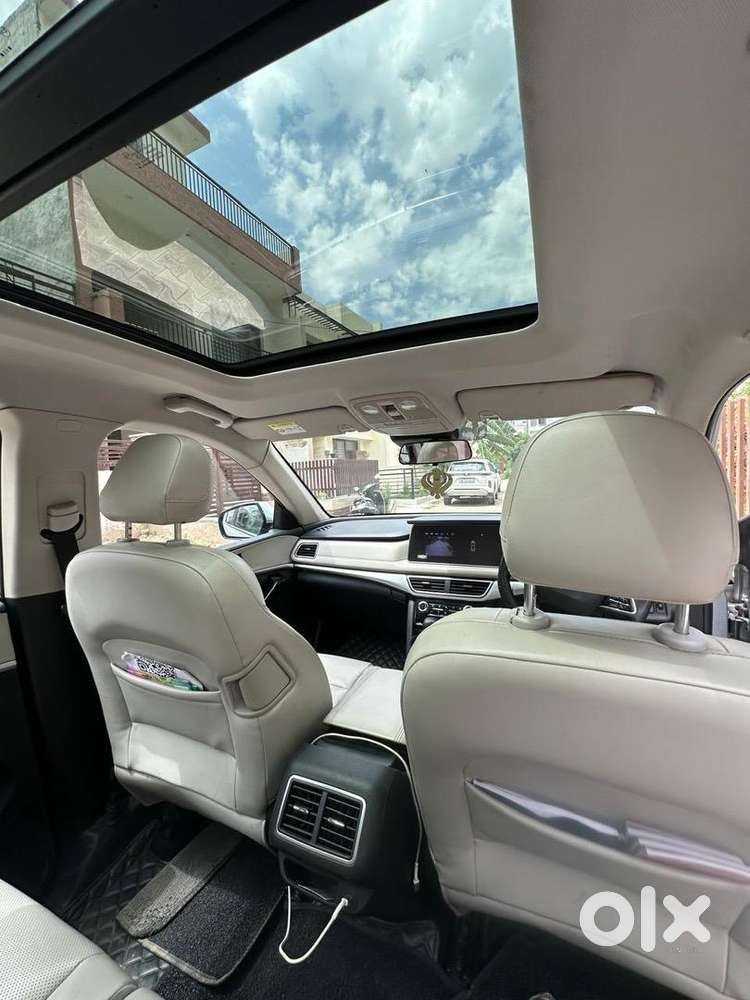 Xuv Ax7 Awd 2022 Diesel Automatic 56000 Km Excellent Condition