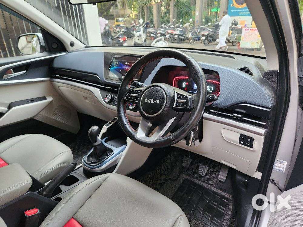 Kia Carens 1.5 Premium 7 Str, 2023, Petrol