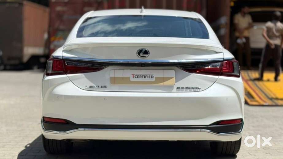 Lexus Es 300h Luxury, 2023, Petrol