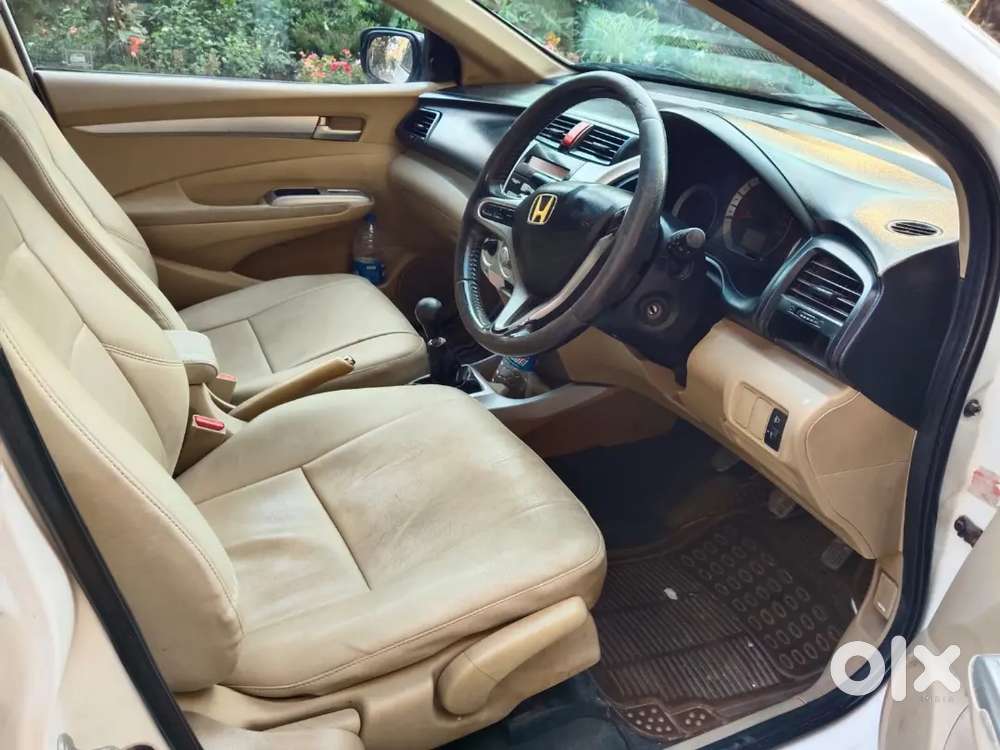 White Honda City Vmt