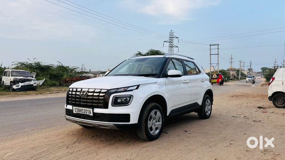 Hyundai Venue Petrol 2023