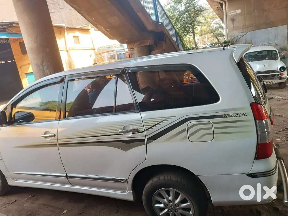 Toyota Innova 2014 Diesel 130000 Km Driven