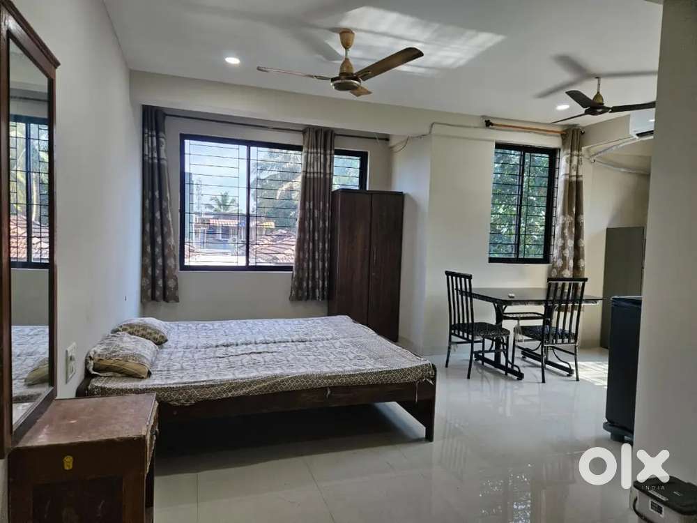 8 studio apartments for sale
