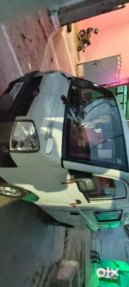 Mahindra Maximo Mini Van Vx