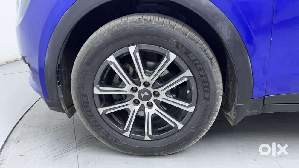 Mahindra Xuv700 2.2 Ax 7 Diesel At Luxury Pack Str, 2023, Diesel