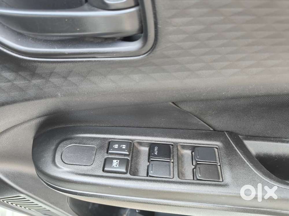 Maruti Suzuki Swift Lxi Option, 2024, Petrol