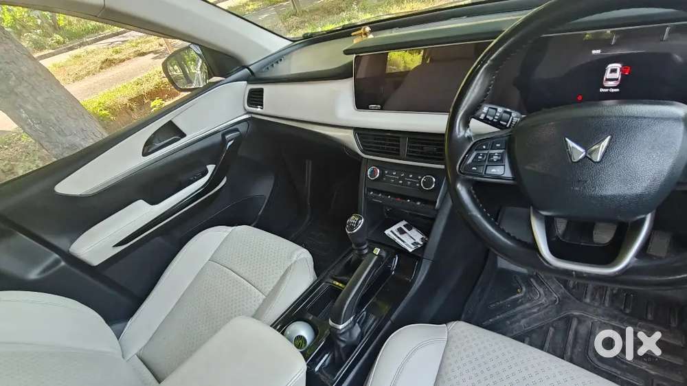 Xuv700 Petrol 2022 11 Month (1 Owner)