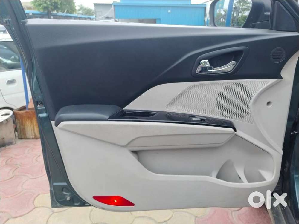 Mahindra Xuv300 W8, 2019, Petrol