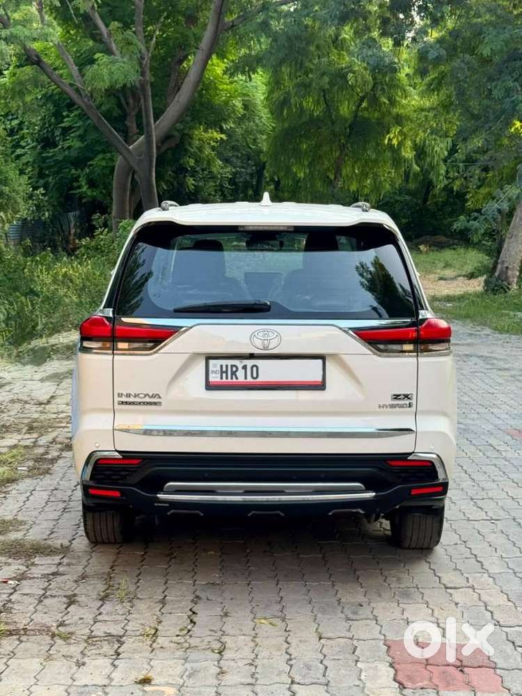 Toyota Innova Hycross 2.0 Zx (o) Hybrid 7 Str, 2024, Petrol