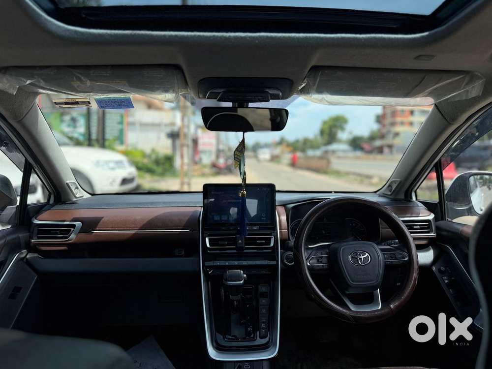 Toyota Innova Hycross 2.0 Vx (o) Hybrid 7 Str, 2024, Petrol