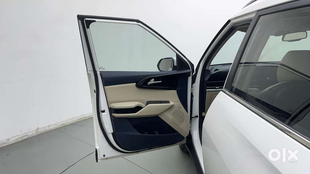 Kia Carens 1.4 Luxury Plus 6 Str, 2022, Petrol