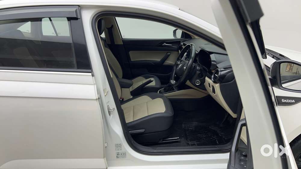 Skoda Slavia Style 1.0l Tsi At, 2022, Petrol