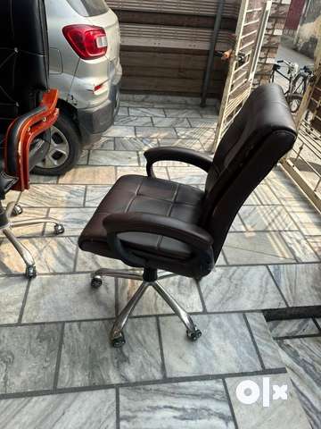 Old office sales chair olx