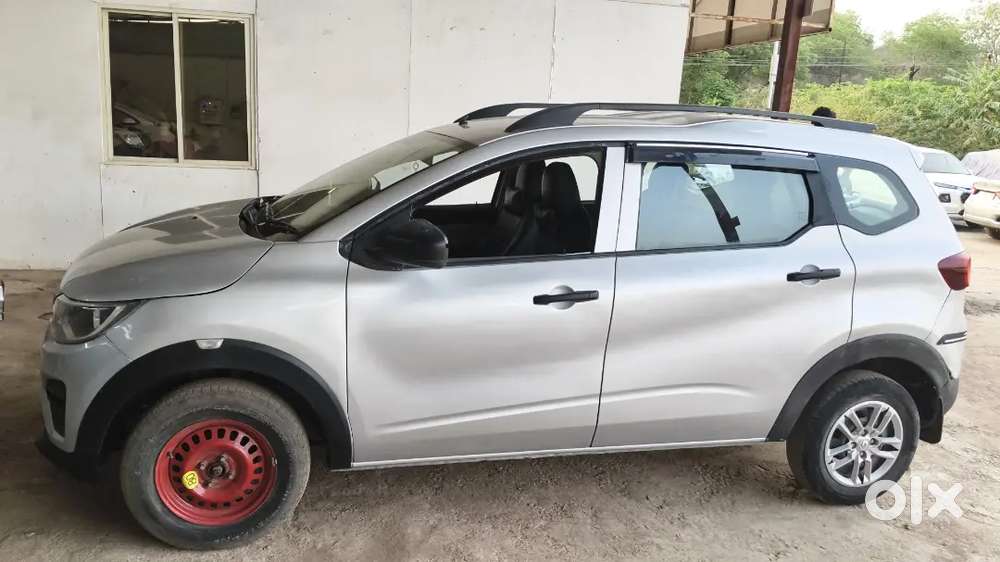 Renault Triver Car