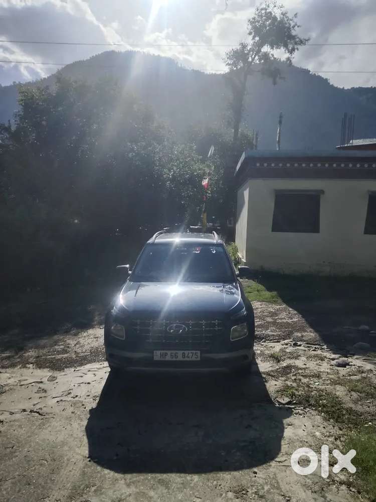Hyundai Venue 2021 Petrol 8200 Km Driven