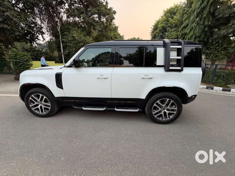 Land Rover Defender 2025