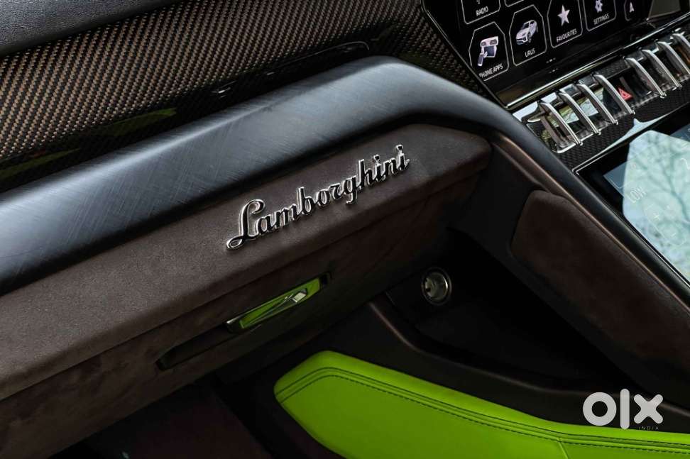 Lamborghini Urus, 2022, Petrol