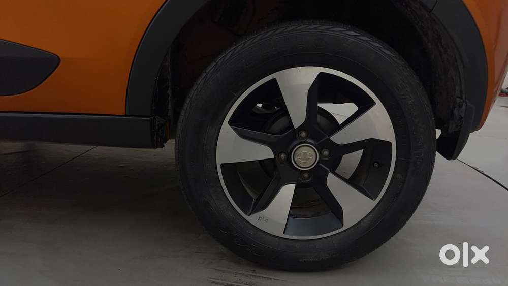 Tata Nexon 1.2 Revotron Xza Plus (o) Dual Tone, 2018, Petrol