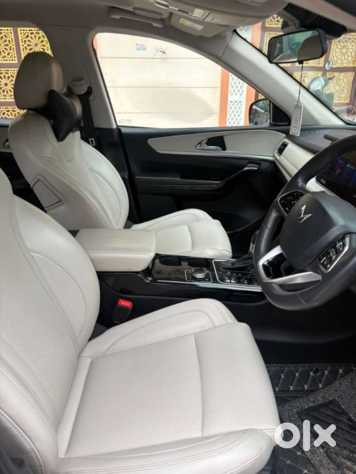 Mahindra Xuv700 2.2 Ax 7 Diesel At Luxury Pack Str, 2023, Diesel
