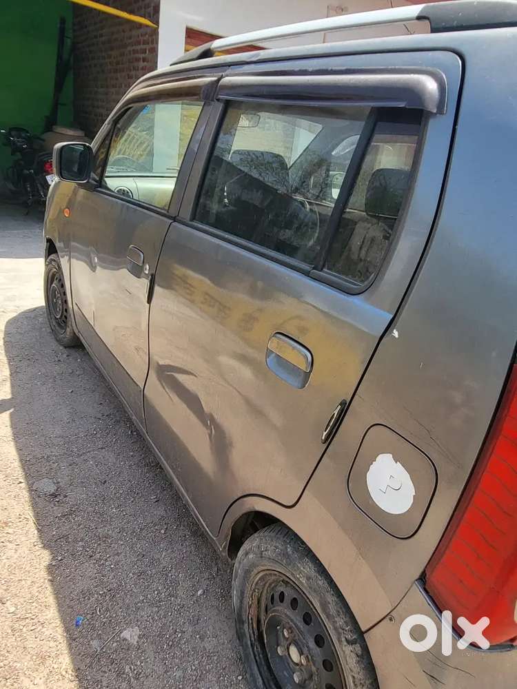 2013-14 Model Wagonr Petrol +cng Mileage 35+ Tyre 90% New