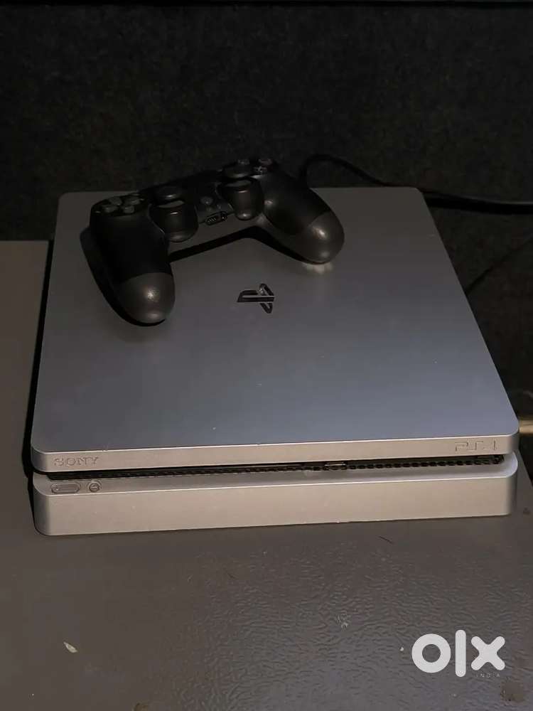 Ps4 slim 1tb+1 controller+1 game CD worth₹2000