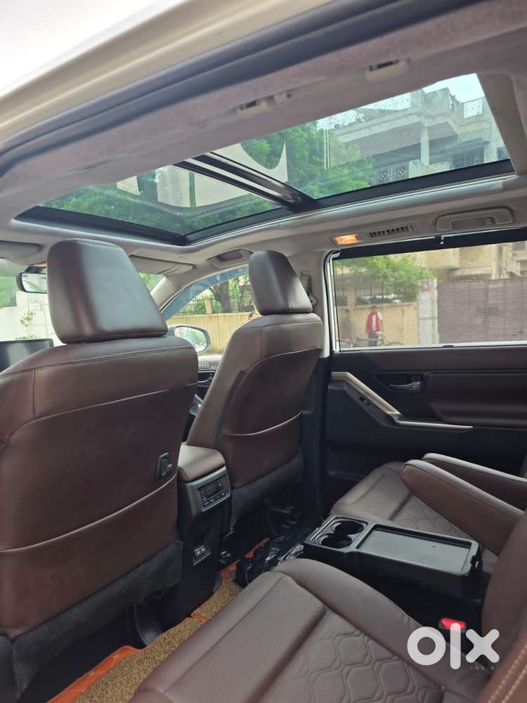 Toyota Innova Hycross 2.0 Zx Hybrid 7 Str, 2024, Cng & Hybrids