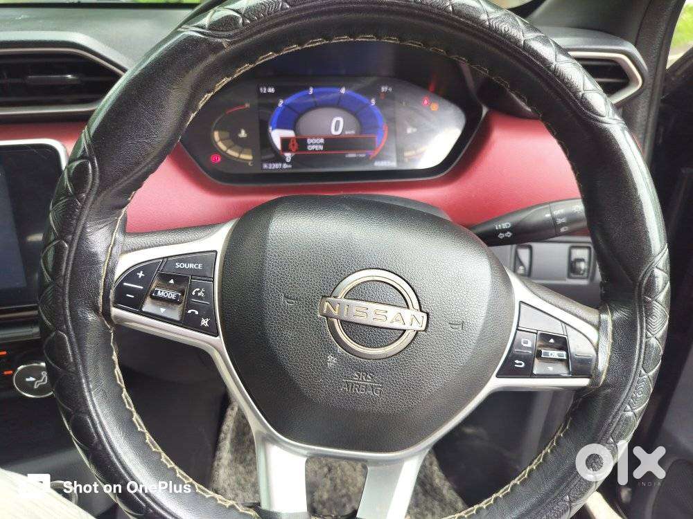 Nissan Magnite 1.0 Xv Premium, 2023, Petrol