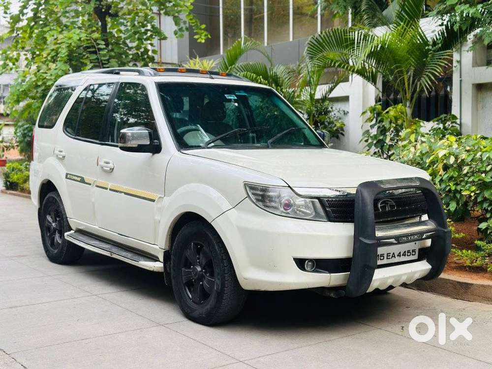 Tata Safari Storme, 2014, Petrol