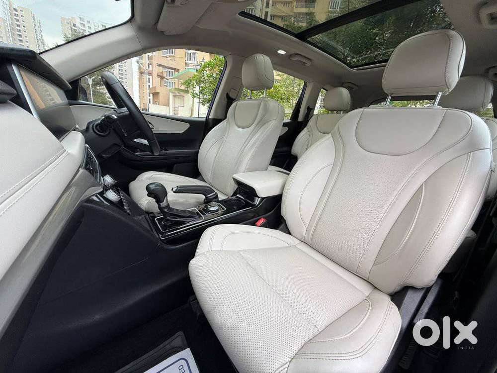 Mahindra Xuv700 2.0 Ax 7 Petrol At Str, 2022, Petrol