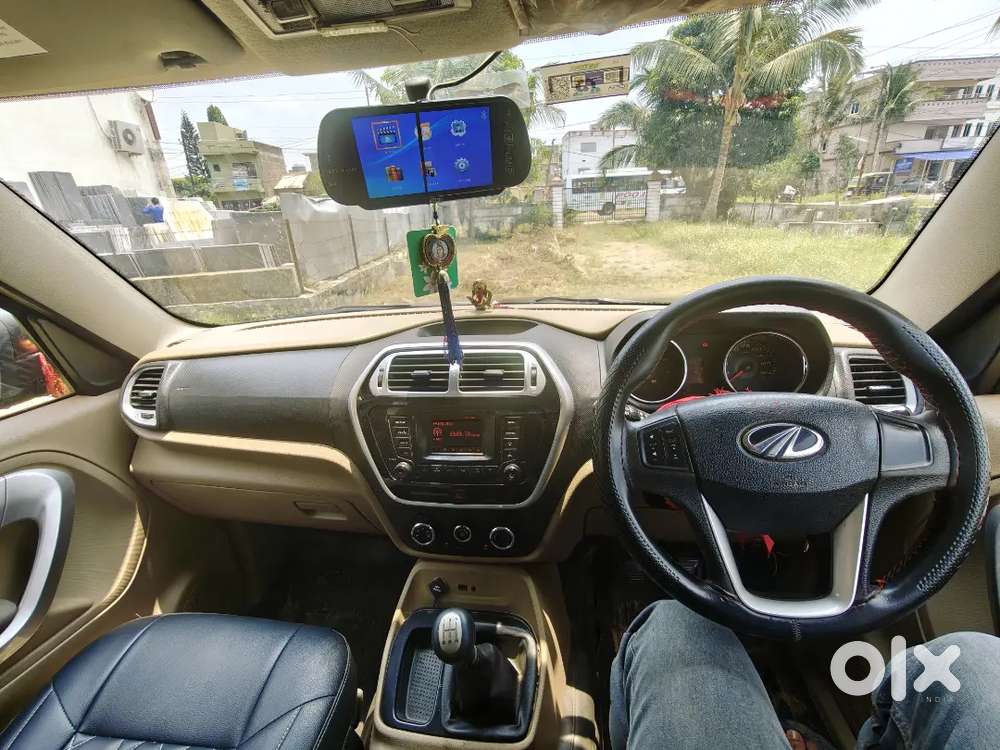 Mahindra Tuv 300 1.5 T8 2018