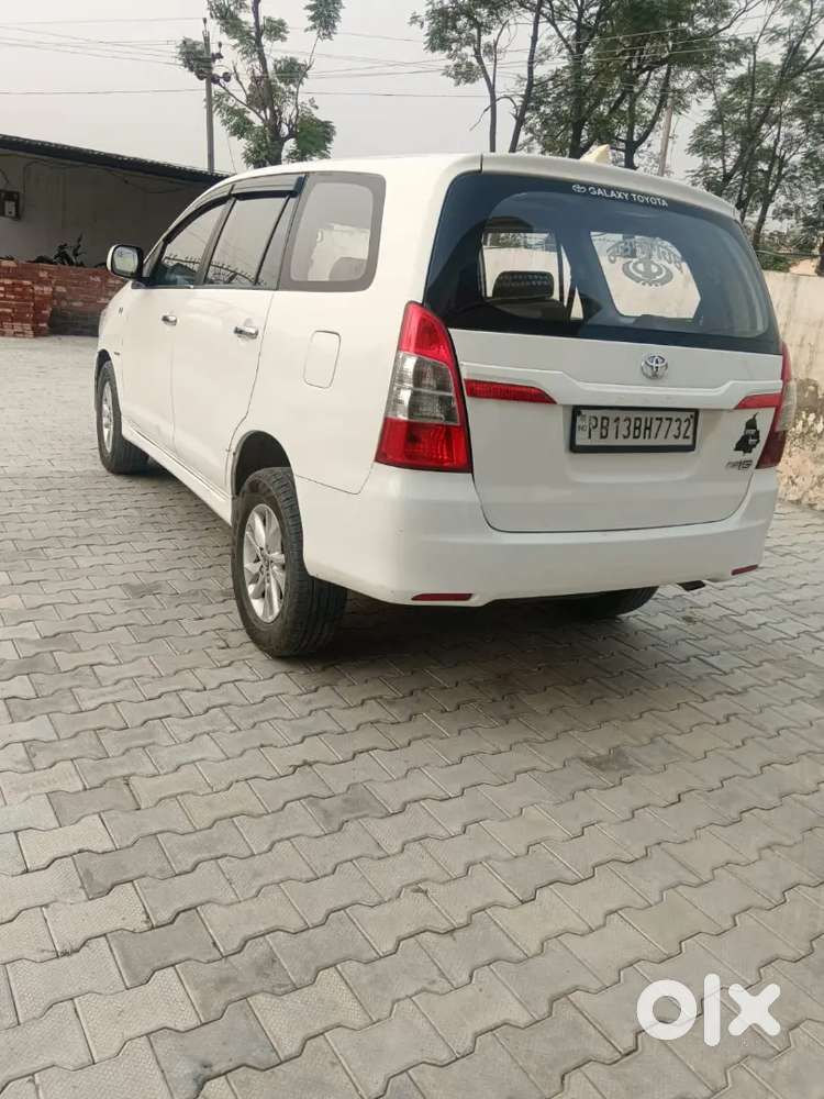 Toyota Innova 2015