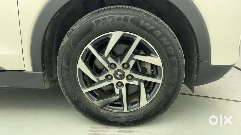 Mahindra Xuv300 W8 (o) 1.5 Diesel Amt, 2023, Diesel